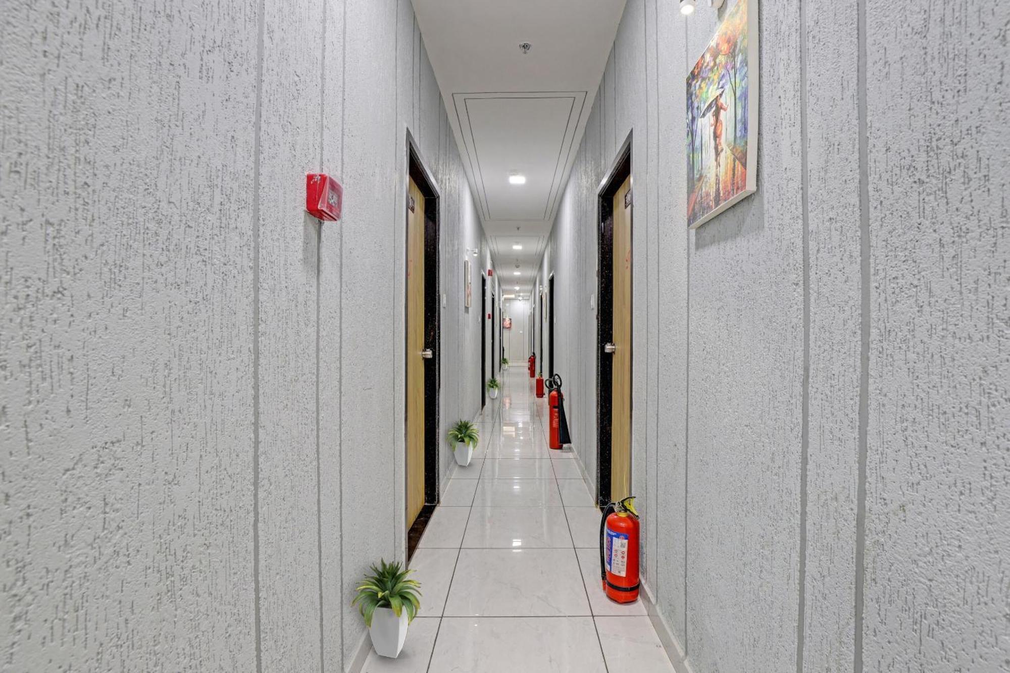Hotel O Royal Orbit สุรัต ภายนอก รูปภาพ