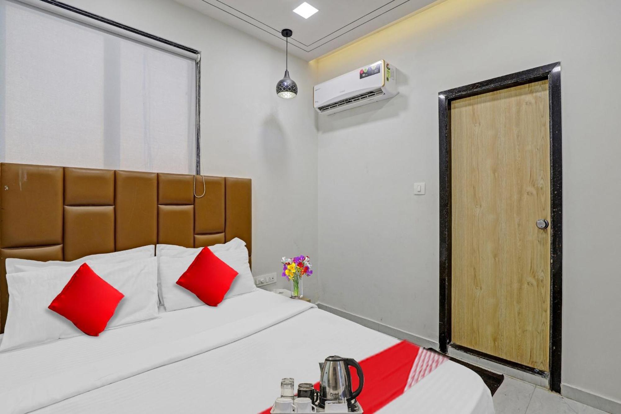 Hotel O Royal Orbit สุรัต ภายนอก รูปภาพ