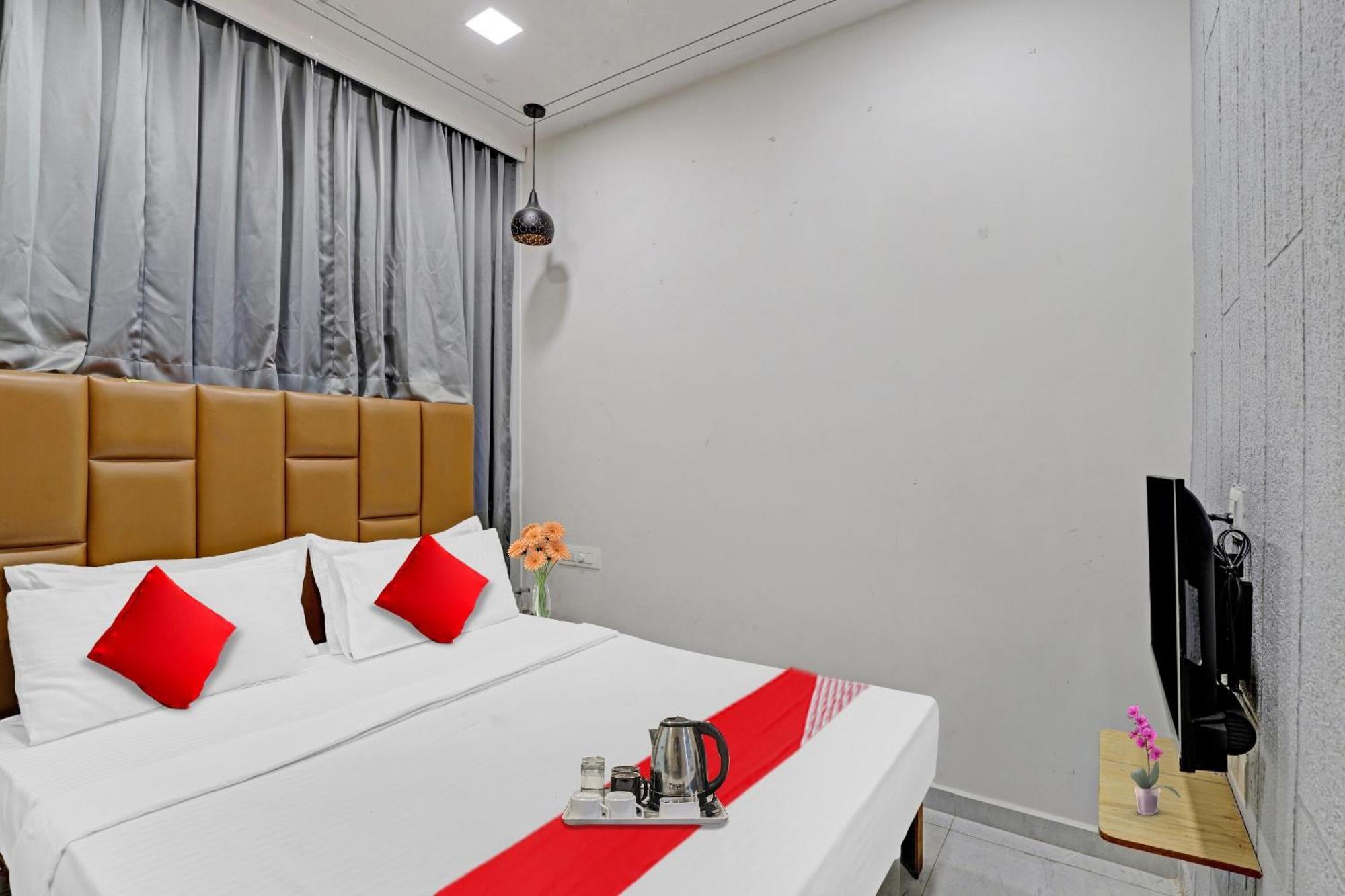 Hotel O Royal Orbit สุรัต ภายนอก รูปภาพ