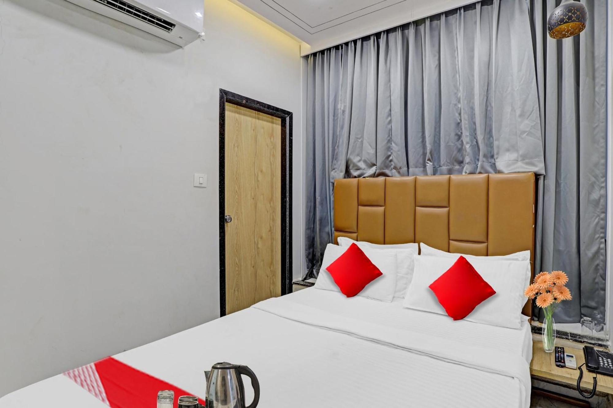Hotel O Royal Orbit สุรัต ภายนอก รูปภาพ